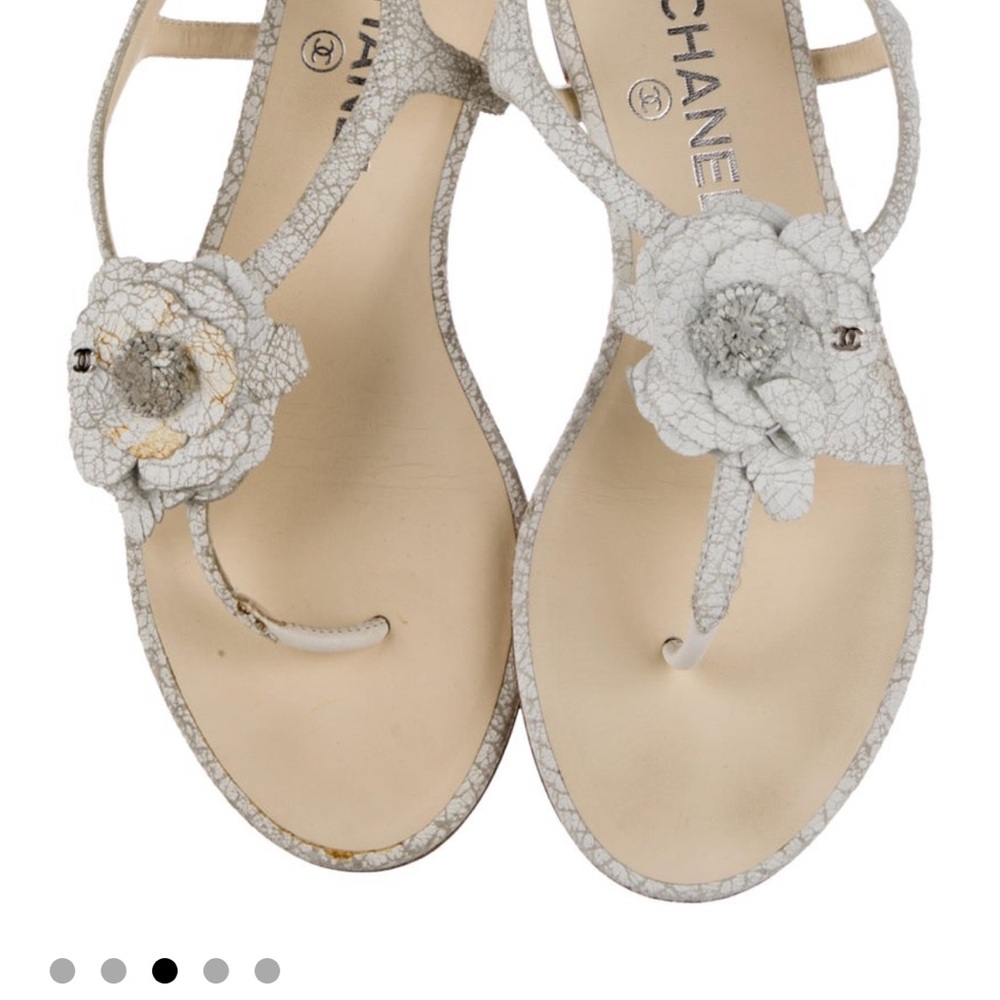 CHANEL White Sandals with Floral Embellishment